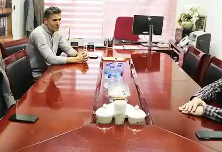 برگزاری نشستی کوتاه با پیمان سنندجی رئیس کمیسیون حمل و نقل اتاق بازرگانی تهران در انجمن ایران