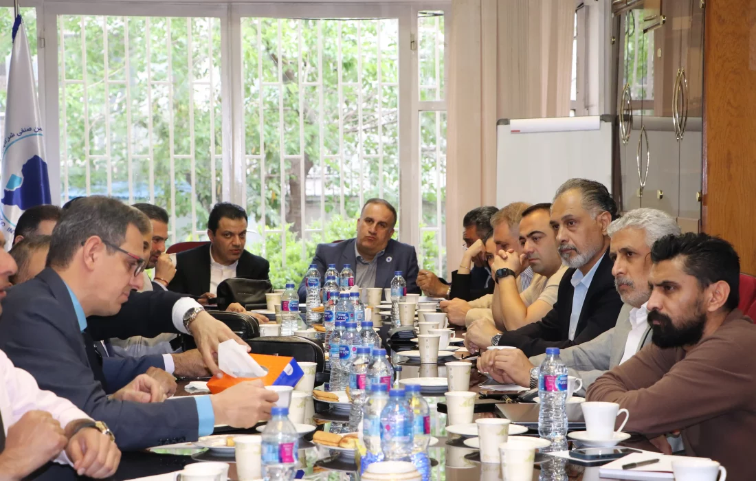 برگزاری نشست هم اندیشی بخشهای  فورواردری  و جاده ای در انجمن ایران