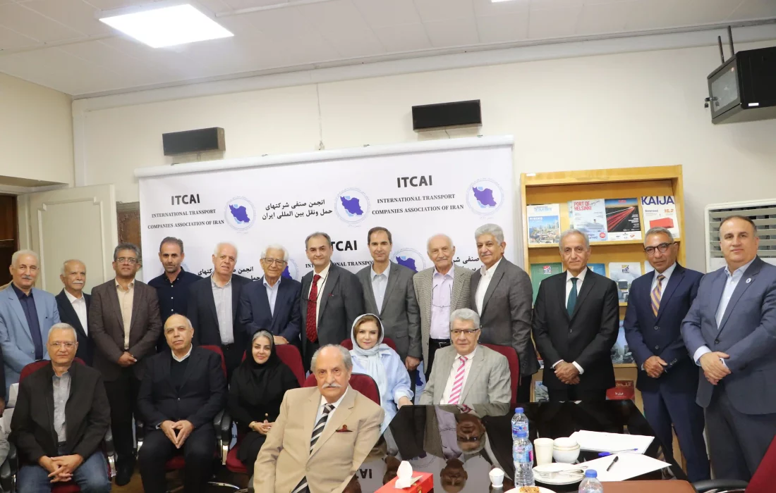 آیین بزرگداشت روز معلم در انجمن ایران برگزار شد