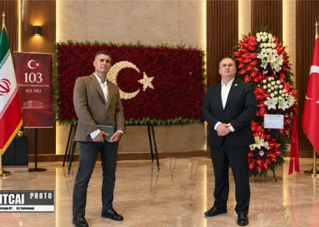حضور رئیس و دبیر انجمن ایران در مراسم سالگرد تأسیس جمهوری ترکیه و گفت‌وگو درباره مسائل حمل‌ونقل دو کشور